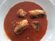 Poissons matériels frais délicieux de sardines de prix concurrentiel en boîte en sauce tomate