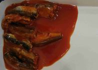 Poissons en boîte de sardine en sauce tomate en bidons