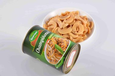 La nouvelle culture mettant en boîte les champignons sauvages/a mis en boîte des champignons non gras