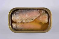 Les poissons de sardine en boîte bas par sodium en huile, sel ont emballé les aliments de préparation rapide de sardines