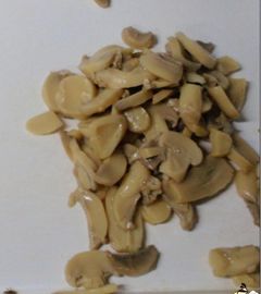 tranches/morceaux et tiges de champignons d'agaricus bisporus 284g dans des boîtes
