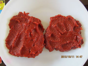 Pâte de tomate en conserve produite à la vapeur