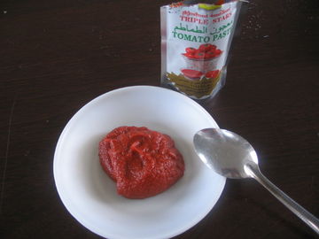 Pâte de tomate en conserve colorée pour des recettes vibrantes et hydratantes