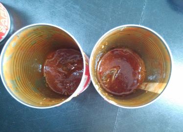 Le maquereau pur a mis en boîte des poissons dans l'excellent goût fin de sauce tomate/saumure/pétrole