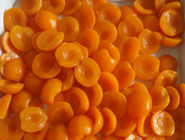 Abricots en boîte par bonbon en vrac en jus, moitiés d'or d'abricot de Sun en sirop