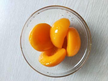 Pêche jaune en boîte par bonbon de moitiés en nourriture en boîte de sirop, HACCP BRC énuméré