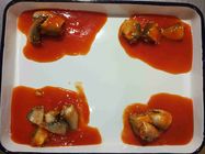 Sardines en boîte en sauce tomate, sardines ouvertes faciles emballées dans l'eau
