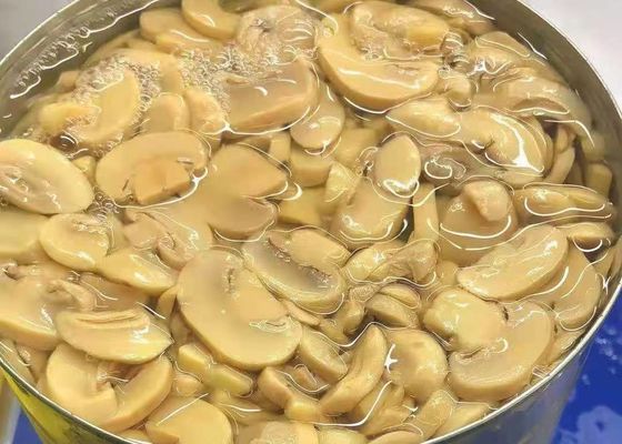 Tranches en boîte de champignon de champignon de paris