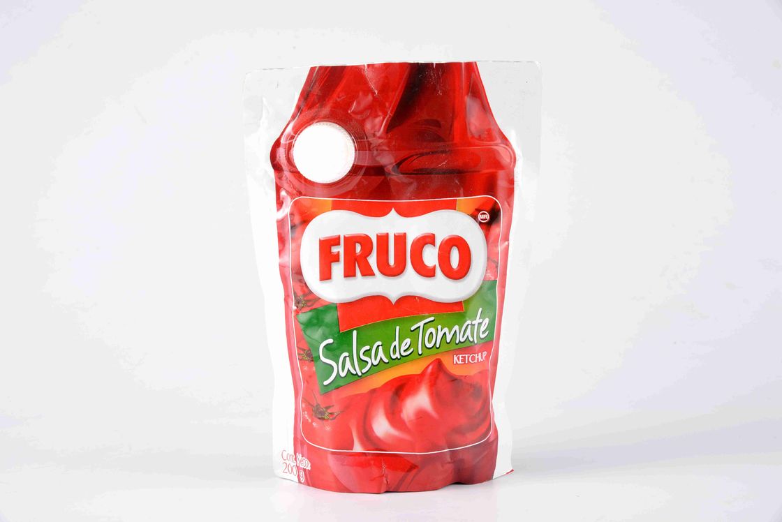 Sauce tomate pure de ketchup d'aperçu gratuit dans le sac/sachet/poche debout