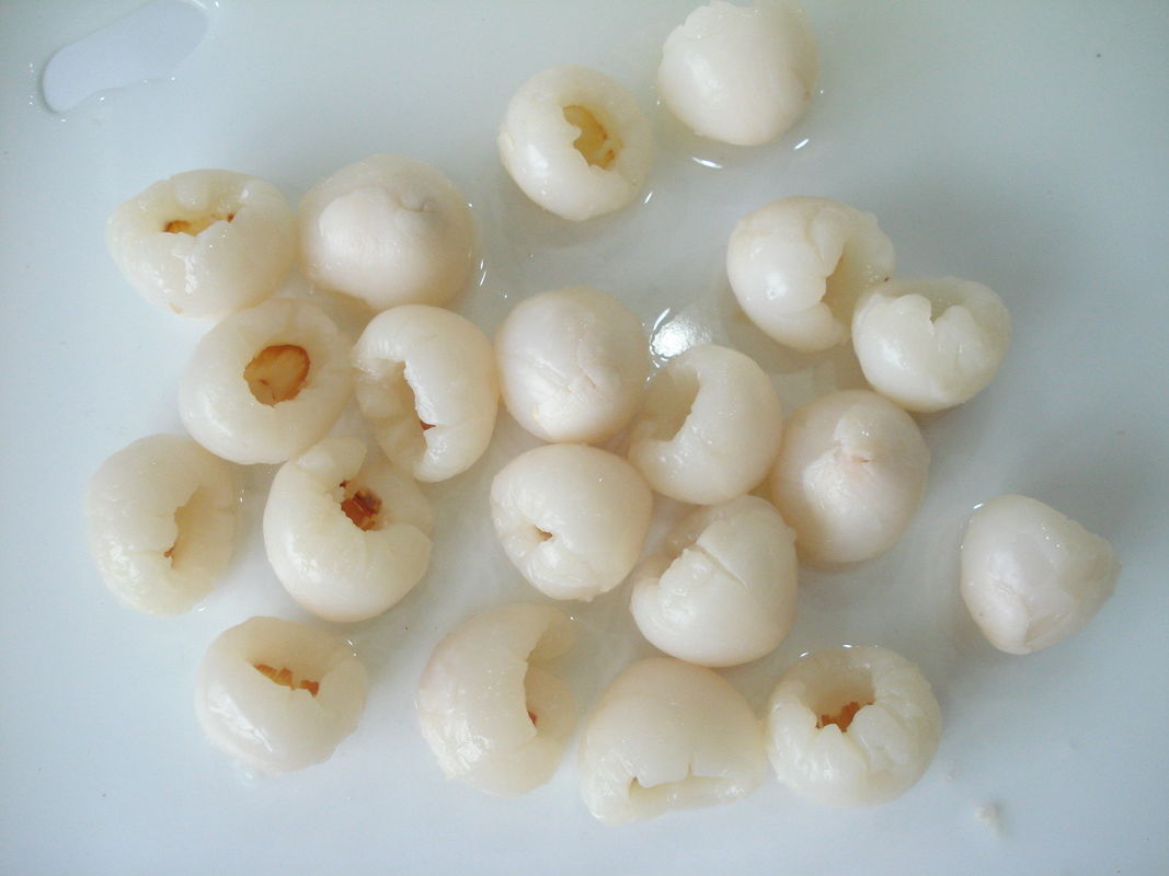 Litchis ou aspermes épluchés conserve de fruits de Laichi et de Lichu en sirop