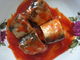 Le maquereau pur a mis en boîte des poissons dans l'excellent goût fin de sauce tomate/saumure/pétrole