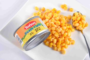 Maïs sucré à noyau entier dans du maïs sucré en conserve avec du maïs sucré frais et une saveur sucrée