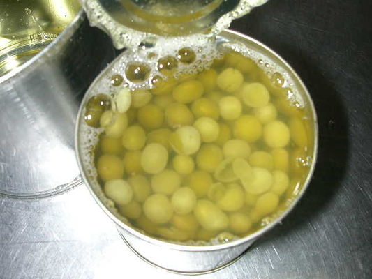 Des pois verts en conserve avec un couvercle facile à ouvrir répondent aux règles de sécurité alimentaire