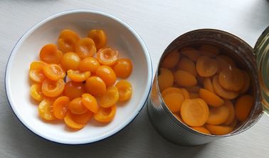 Moitiés d'abricots en boîte par A9 en conserve de fruits sirop lourd de Chine